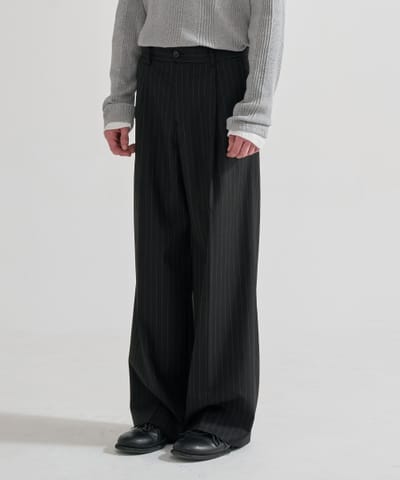 JUAN HOMME 主役級のスタイルを演出するブラックピンストライプワイドトラウザー