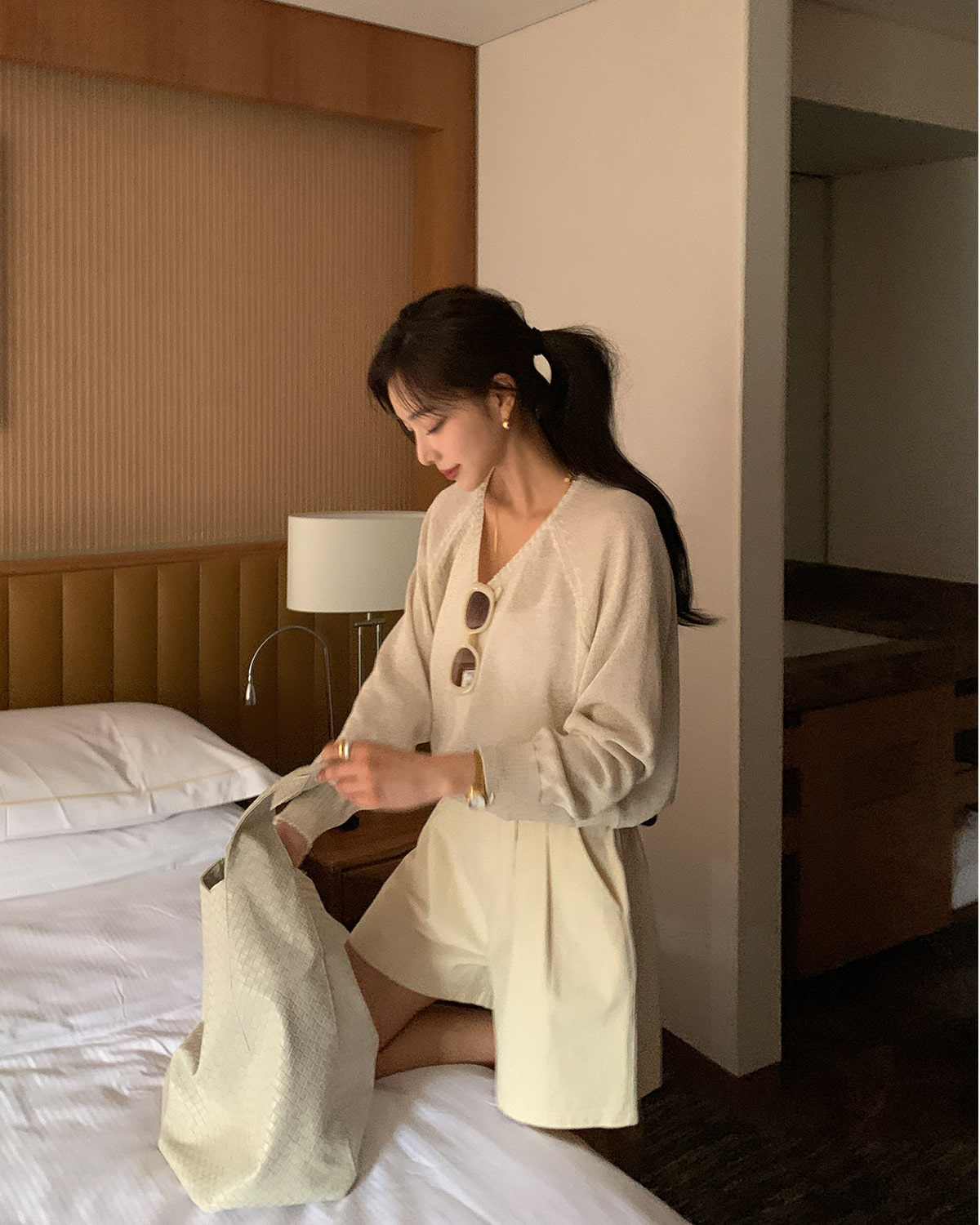エンビド クール Vネック ニット | さらっとした着心地のニットウェア 画像 2