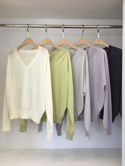 レブジン クール ブイネック ニット 5カラー展開 春夏向け軽量セーター 画像 2