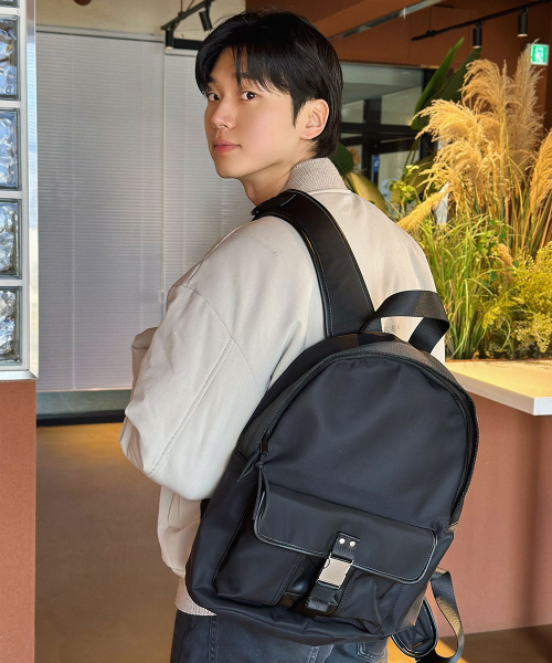 메종미네드(MAISON MINED) BUCKLE STRAP HOBO BACKPACK 이미지 2