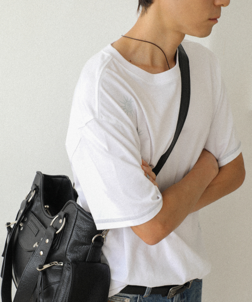 이우가마카라스(IUGAMAKARAS) Studded Leather Shoulder Bag (Black) 이미지 5