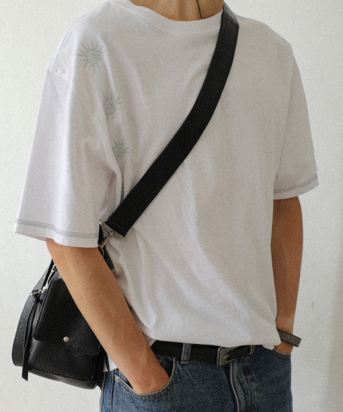 이우가마카라스(IUGAMAKARAS) Studded Leather Shoulder Bag (Black) 이미지 6