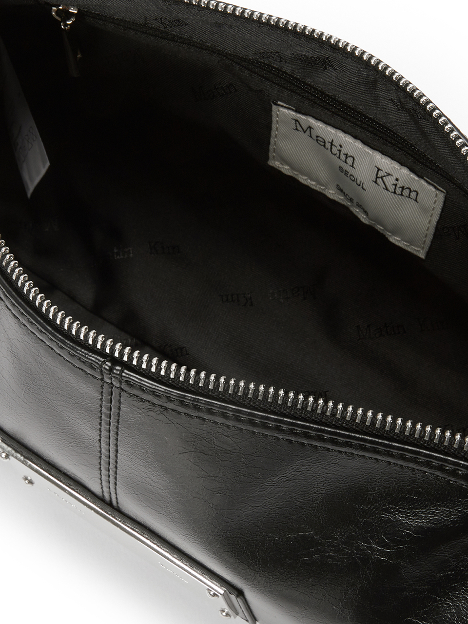 MATIN KIM 마뗑킴(MATIN KIM) BUCKLE STRAP SHOULDER BAG IN BLACK 이미지 5