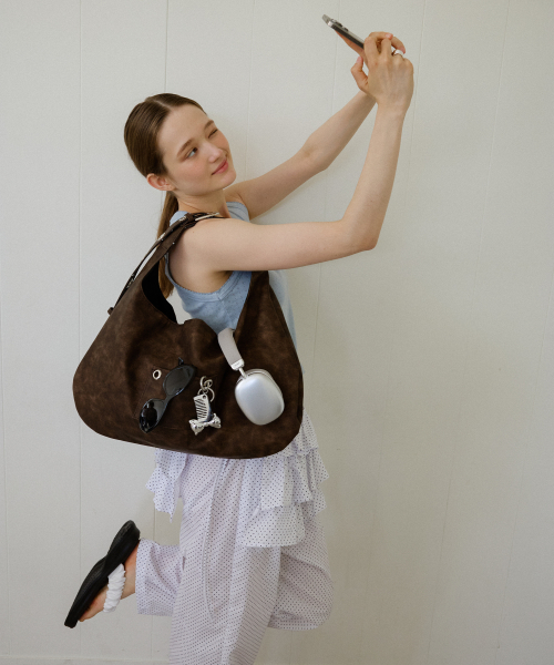 레터리(LETERIE) BUCKLE REVERSIBLE SHOULDER BAG_BROWN 이미지 2