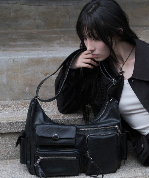 IUGAMAKARAS 이우가마카라스(IUGAMAKARAS) Multi Pocket Leather Bag (Black) 이미지 4