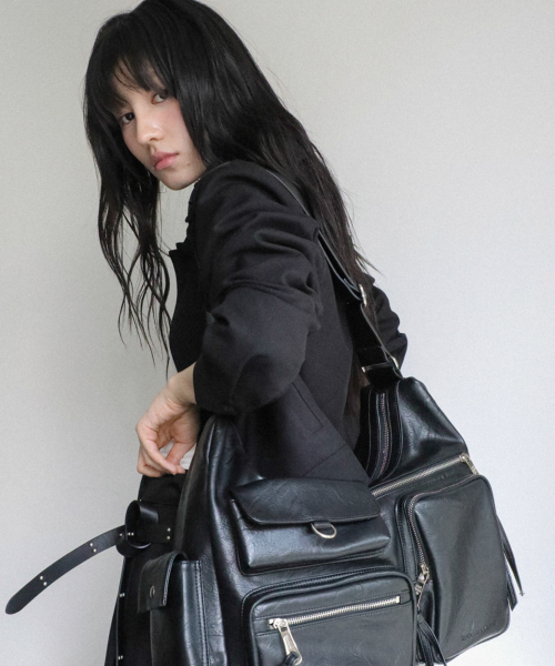 IUGAMAKARAS 이우가마카라스(IUGAMAKARAS) Multi Pocket Leather Bag (Black) 이미지 6
