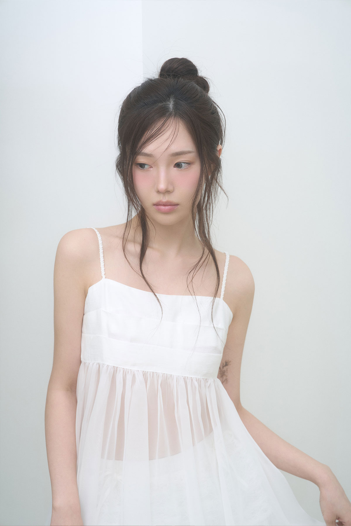 リメク シフォン ストラップドレス ホワイト 軽やかな着心地のノースリーブワンピース 画像 4